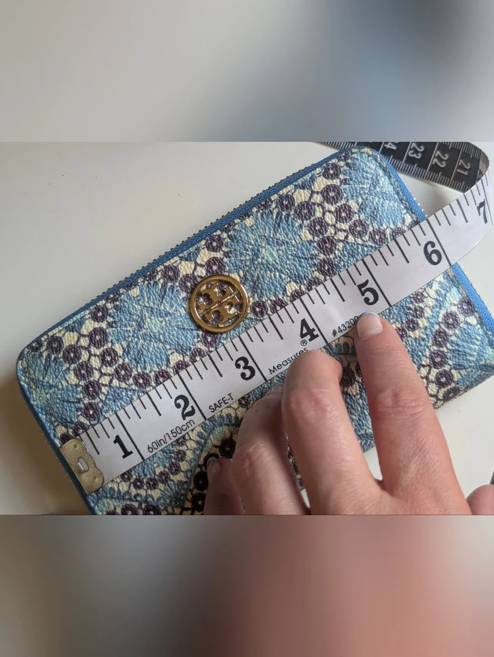 Tory Burch Blue and Cream Patterned Wristlet with Gold Logo